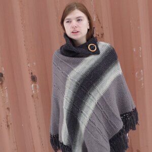 Vintage Ladies  100%  Wool Poncho With Fringes